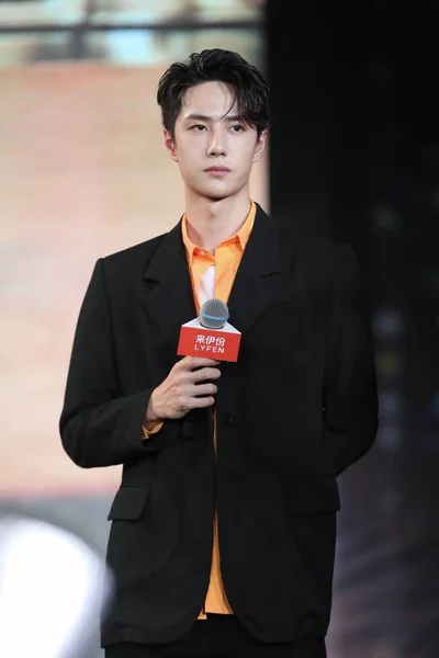 Chinese actor Dylan Wang Hedi of the new lineup of Chinese boy group F4  takes part in the 2018 Super Penguin Basketball Celebrity Game in Shanghai,  Ch Stock Photo - Alamy