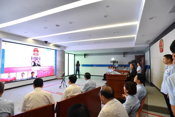 Vista da audiência do caso de violação de direitos autorais relacionados  com série animada britânica Peppa Pig em Hangzhou Court of the Internet, o  primeiro tribunal de internet do mundo, na cidade