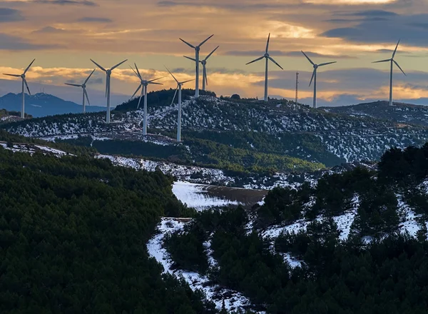 Windpark Szene Den Bergen Bei Sonnenaufgang — Stockfoto