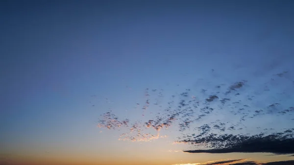Szene Mit Wolken Bei Sonnenuntergang Der Blauen Stunde — Stockfoto