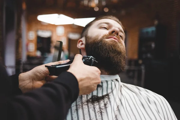 Barber Cuts Beard Brutal Guy — Stock Photo, Image