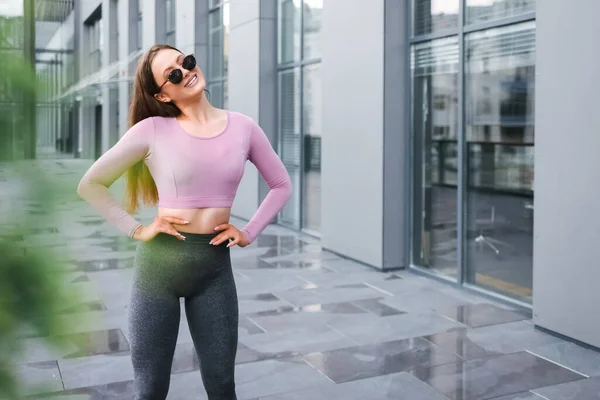 Chica Deportiva Haciendo Ejercicios Matutinos Calle — Foto de Stock