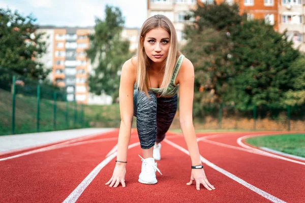 Chica Delgada Preparándose Para Correr — Foto de Stock