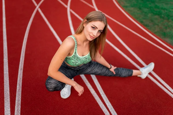 Jolie Fille Réchauffe Avant Courir — Photo