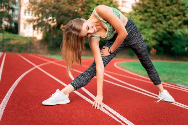 Jolie Fille Réchauffe Avant Courir — Photo