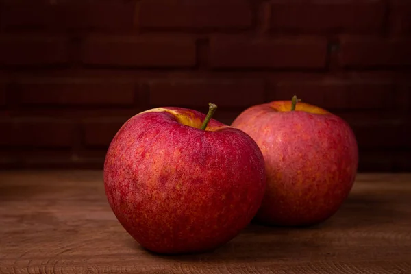 Bright Red Apple Wooden Table — Stock Photo, Image