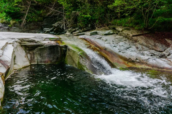 Água Corrente Rio Montanha Rochoso — Fotografia de Stock