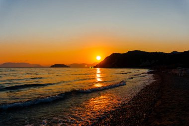 doğal deniz manzaralı güneş yansıma