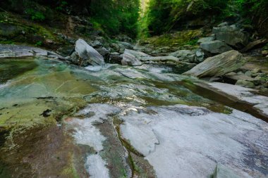kayalık dağ Nehri akan su 