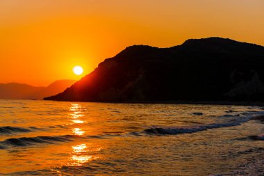 doğal deniz manzaralı güneş yansıma