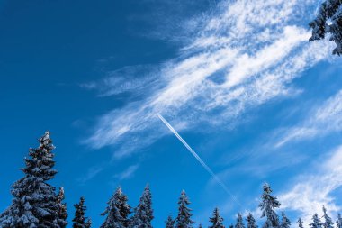 Bulutlu gökyüzü arka plan şaşırtıcı doğa manzaralı
