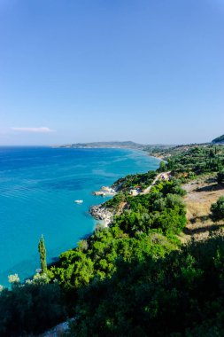 Mavi lagün büyüleyici doğa manzaralı  