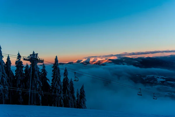 Vista Rocas Nevadas Distantes Luz Del Atardecer — Foto de Stock