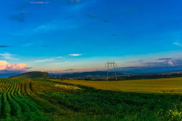 Prachtig Uitzicht Van Natuur Met Bewolkte Hemelachtergrond — Stockfoto