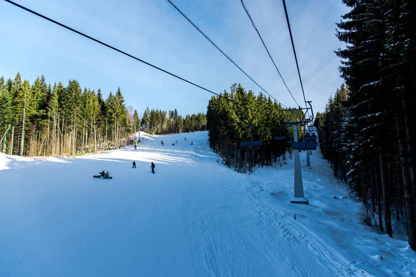 Estación Esquí Invierno Montañas Temporada Invierno Turistas —  Fotos de Stock