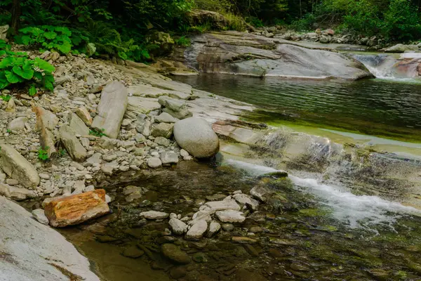 Água Corrente Rio Montanha Rochoso — Fotografia de Stock