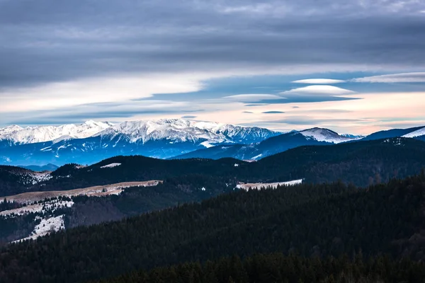 Vista Panorámica Del Paisaje Montañoso Con Cielo Nublado — Foto de Stock