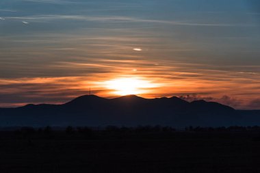 Bulutlu gökyüzü arka plan şaşırtıcı doğa manzaralı