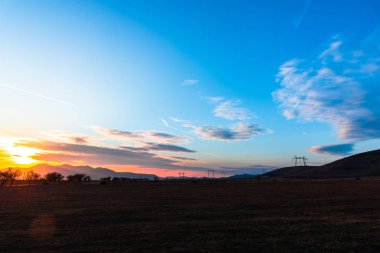 uzak Dağları ile canlı günbatımı cennet