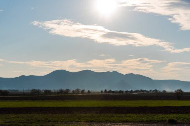 Bulutlu gökyüzü arka plan şaşırtıcı doğa manzaralı