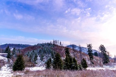 Bulutlu gökyüzü arka plan şaşırtıcı doğa manzaralı