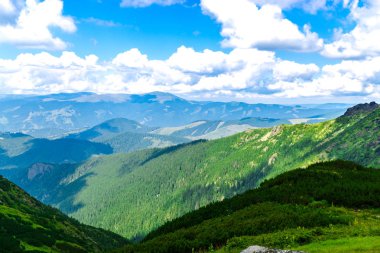 Bulutlu gökyüzü arka plan şaşırtıcı doğa manzaralı