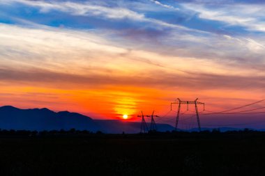 uzak Dağları ile canlı günbatımı cennet