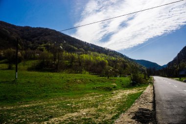 Bulutlu gökyüzü arka plan şaşırtıcı doğa manzaralı