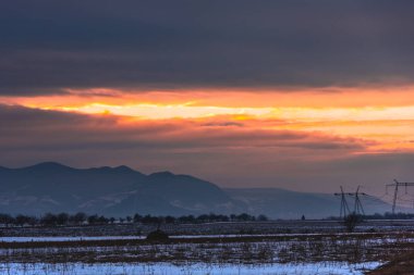 Bulutlu gökyüzü arka plan şaşırtıcı doğa manzaralı