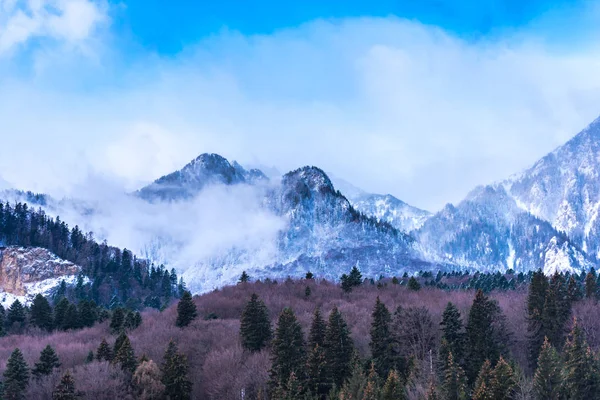 Сніговий Гірський Пейзаж Блакитним Небом Лижний Схил — стокове фото