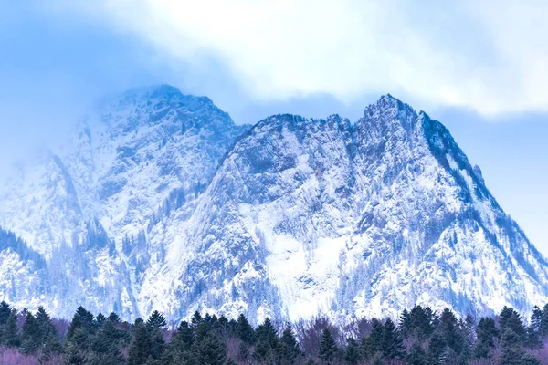 Snöiga Bergiga Landskapet Med Blå Himmel Skidbacken — Stockfoto