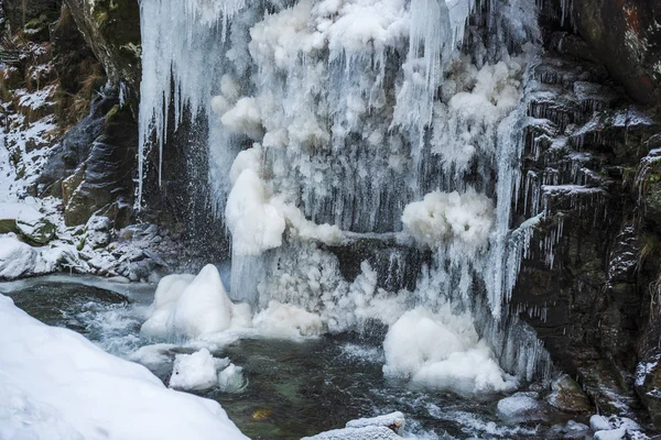 Glaces Froides Énormes Sur Fond Nature — Photo