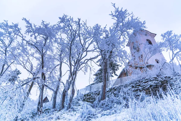Landschap Alpen Bergen Winter Met Kerk — Stockfoto