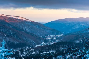 Bulutlu gökyüzü arka plan şaşırtıcı doğa manzaralı