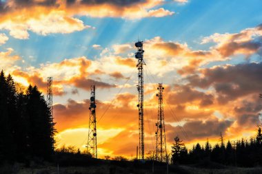 Bulutlu gökyüzü arka plan şaşırtıcı doğa manzaralı