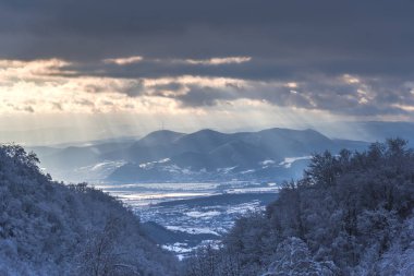 Bulutlu gökyüzü arka plan şaşırtıcı doğa manzaralı