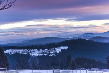 Bulutlu gökyüzü arka plan şaşırtıcı doğa manzaralı