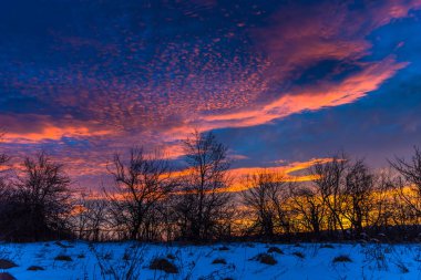 Bulutlu gökyüzü arka plan şaşırtıcı doğa manzaralı