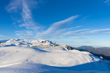 Bulutlu gökyüzü arka plan şaşırtıcı doğa manzaralı