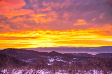 Bulutlu gökyüzü arka plan şaşırtıcı doğa manzaralı