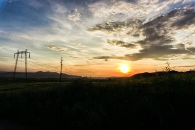 Bulutlu gökyüzü arka plan şaşırtıcı doğa manzaralı