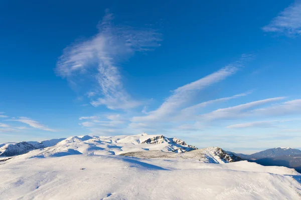 Vista Incrível Montanha Coberta Com Neve Fofa — Fotografia de Stock