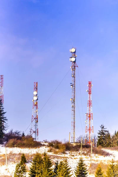 Mavi Gökyüzü Ile Yüksek Voltaj Kulesi — Stok fotoğraf