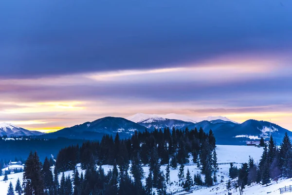 Atemberaubende Aussicht Auf Die Natur Mit Bewölktem Himmel Hintergrund — Stockfoto