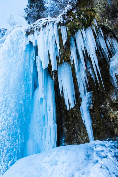 Enorme Koude Ijspegels Natuur Achtergrond — Stockfoto