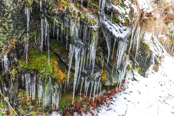 Obrovská Zima Rampouchy Pozadí Přírody — Stock fotografie