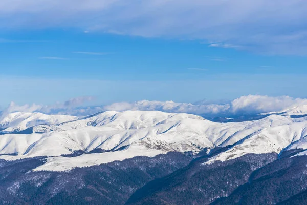 Paesaggio Montagnoso Innevato Con Cielo Blu Pista Sci — Foto Stock