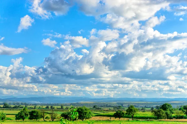 Vista Incrível Natureza Com Fundo Céu Nublado — Fotografia de Stock