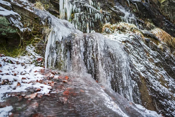 Glaces Froides Énormes Sur Fond Nature — Photo