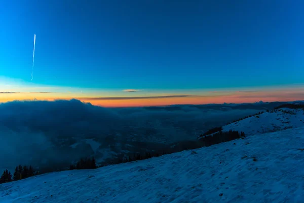 Удивительный Вид Горы Покрытый Пушистым Снегом — стоковое фото